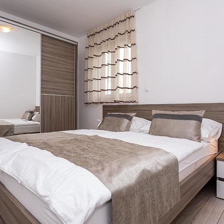 Apartments Crnekovic Tomislava 8 Baška Esterno foto