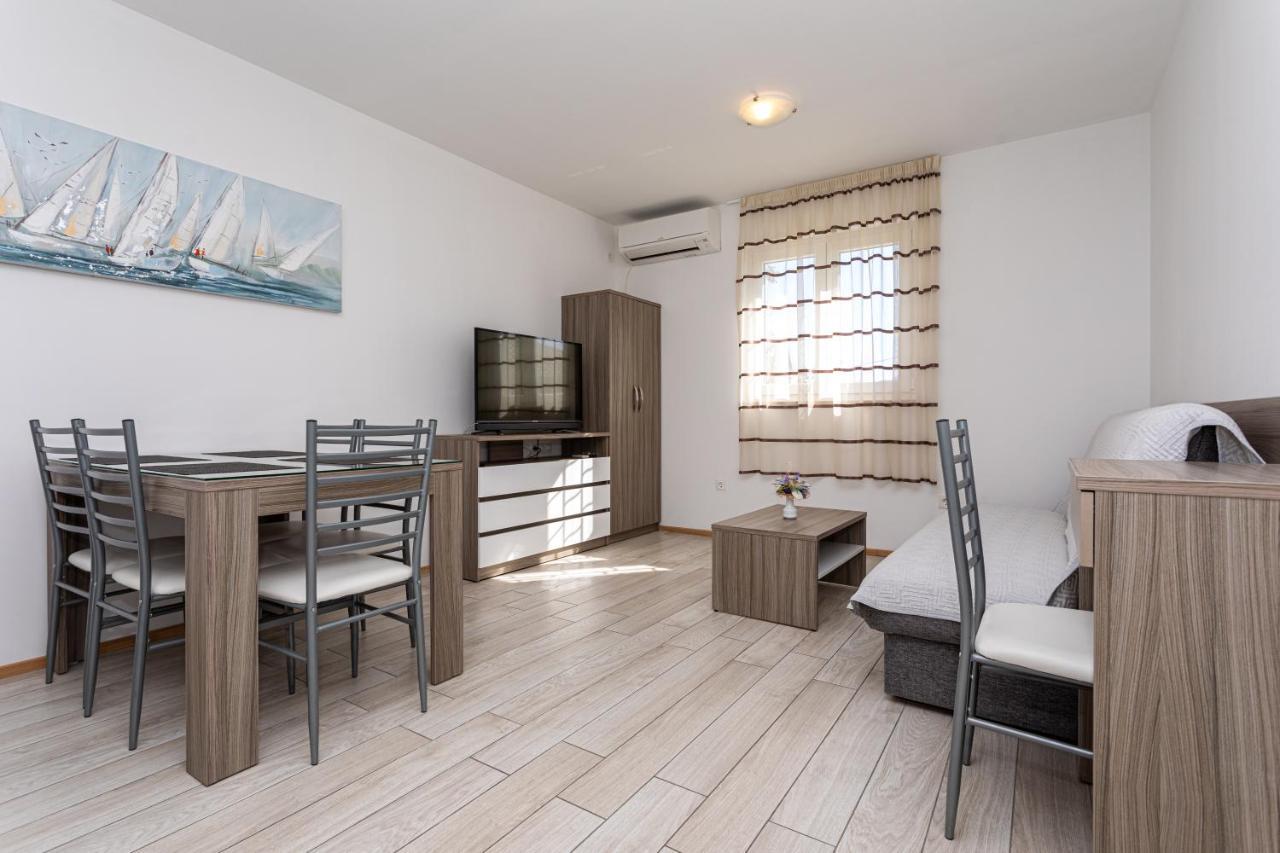 Apartments Crnekovic Tomislava 8 Baška Esterno foto