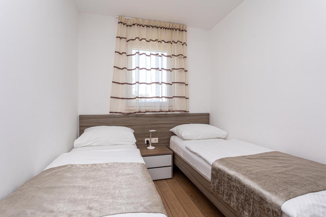 Apartments Crnekovic Tomislava 8 Baška Esterno foto