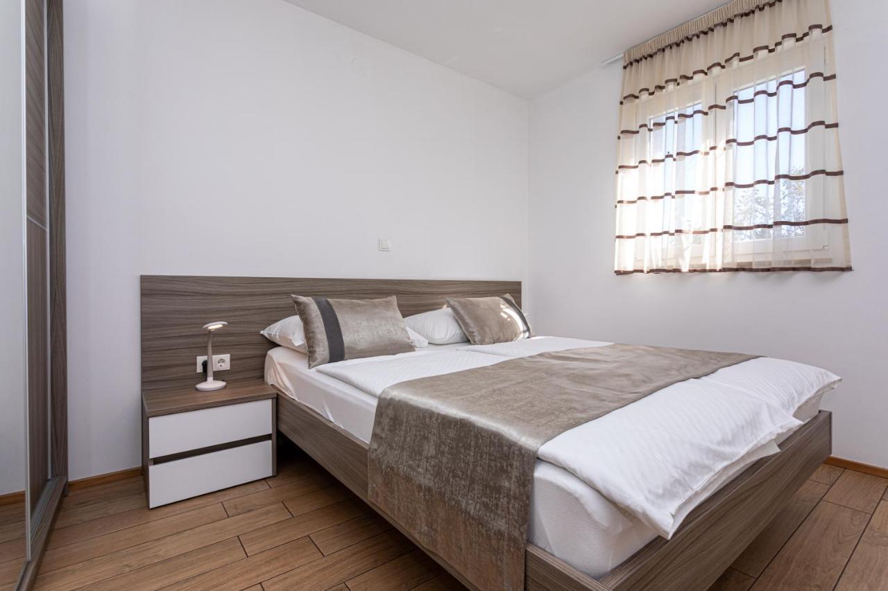 Apartments Crnekovic Tomislava 8 Baška Esterno foto
