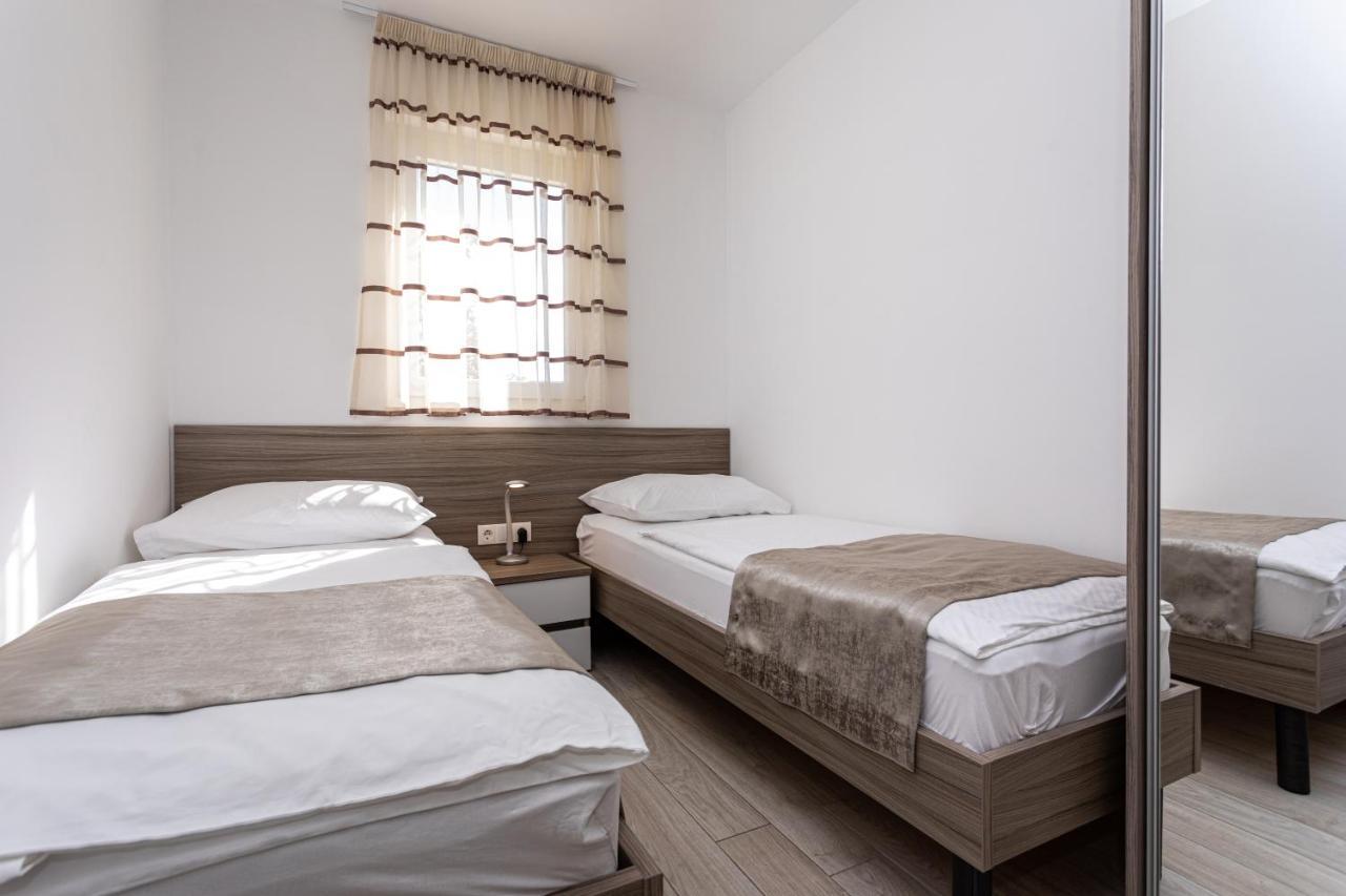 Apartments Crnekovic Tomislava 8 Baška Esterno foto