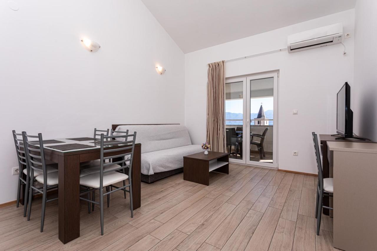 Apartments Crnekovic Tomislava 8 Baška Esterno foto