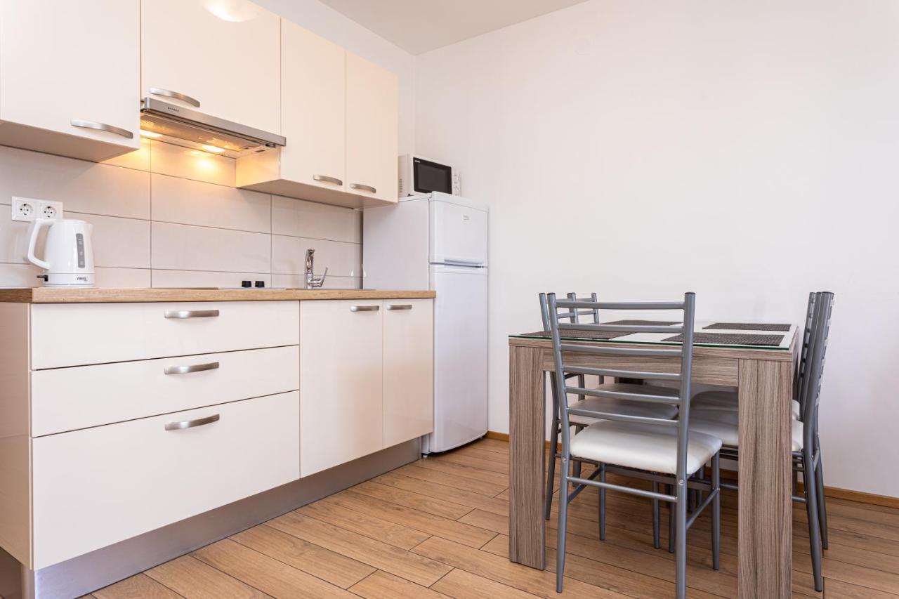 Apartments Crnekovic Tomislava 8 Baška Esterno foto