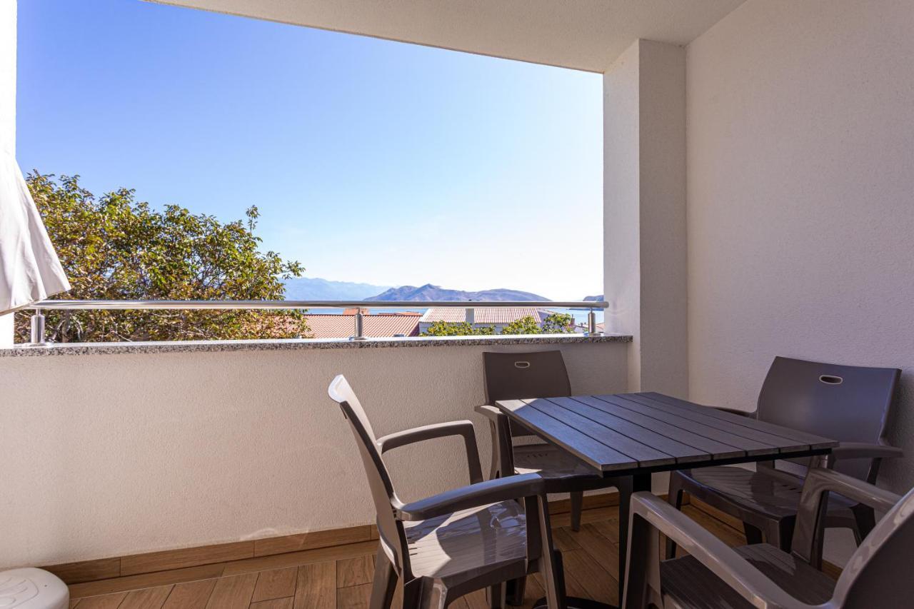 Apartments Crnekovic Tomislava 8 Baška Esterno foto