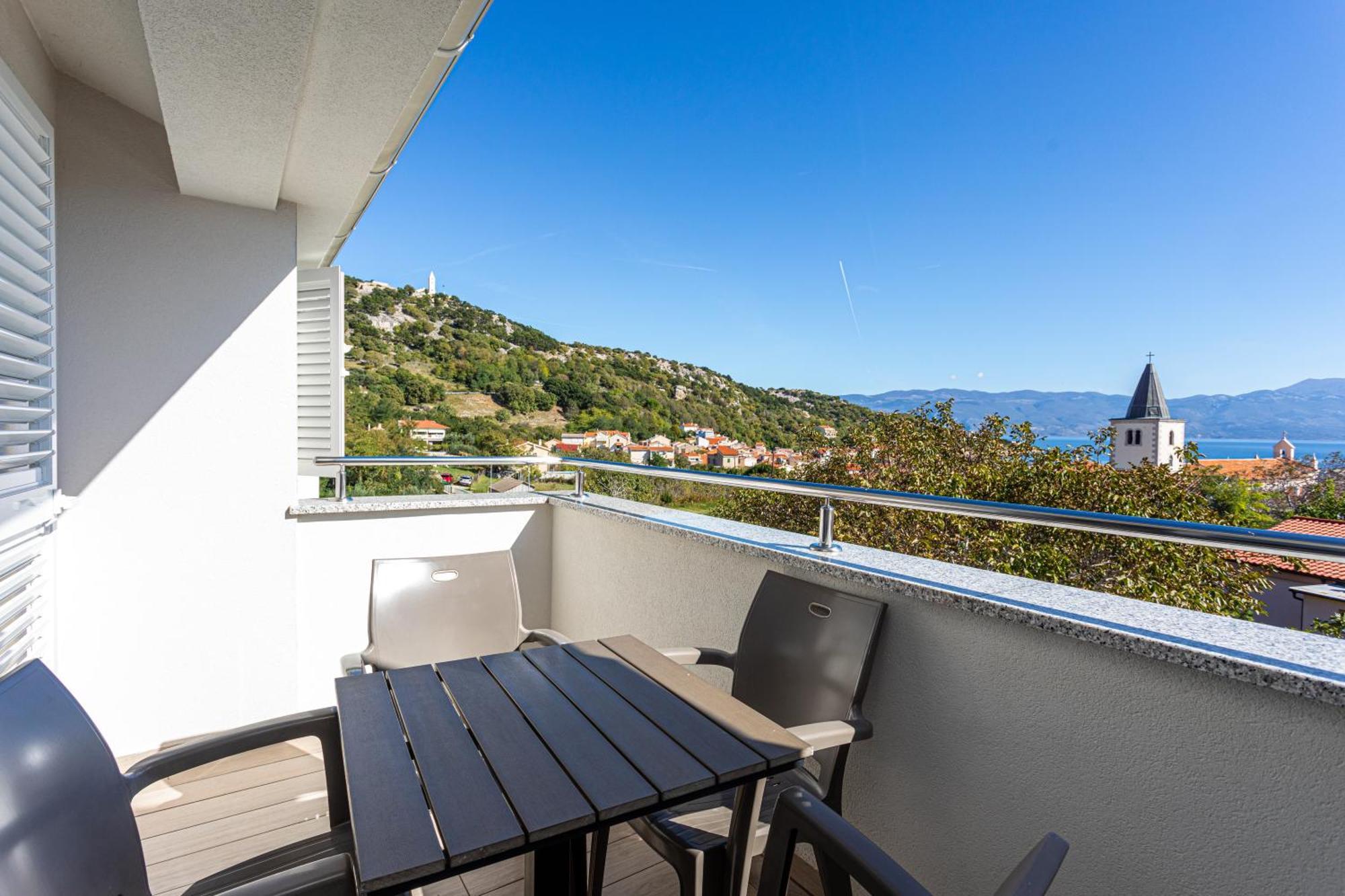 Apartments Crnekovic Tomislava 8 Baška Esterno foto