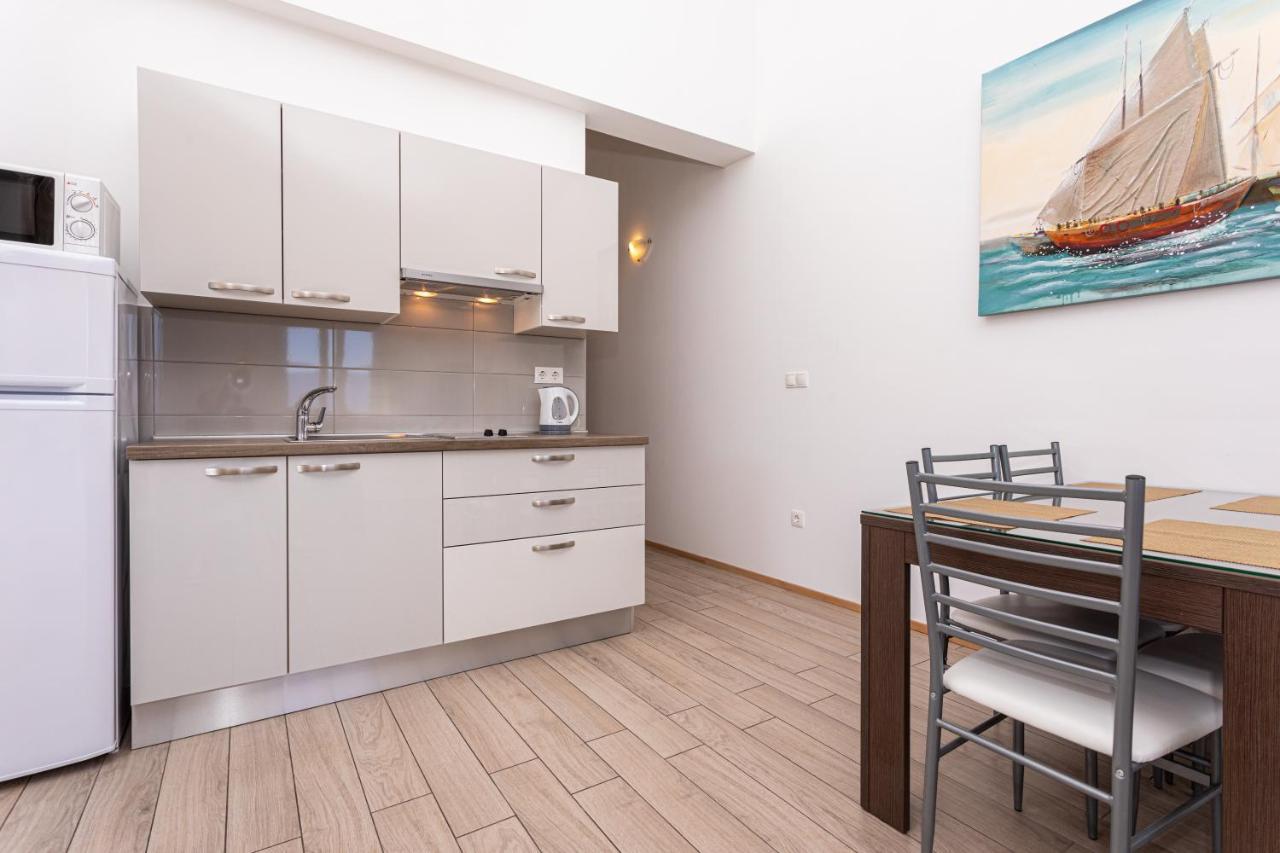 Apartments Crnekovic Tomislava 8 Baška Esterno foto