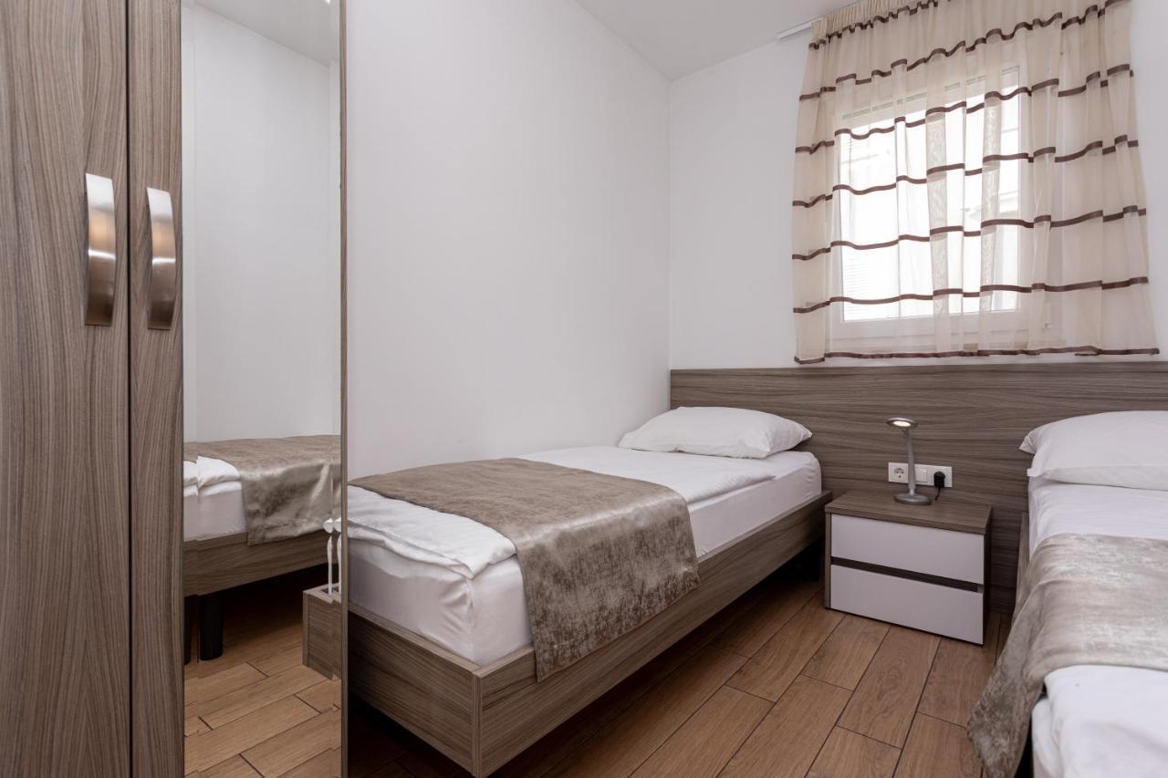 Apartments Crnekovic Tomislava 8 Baška Esterno foto