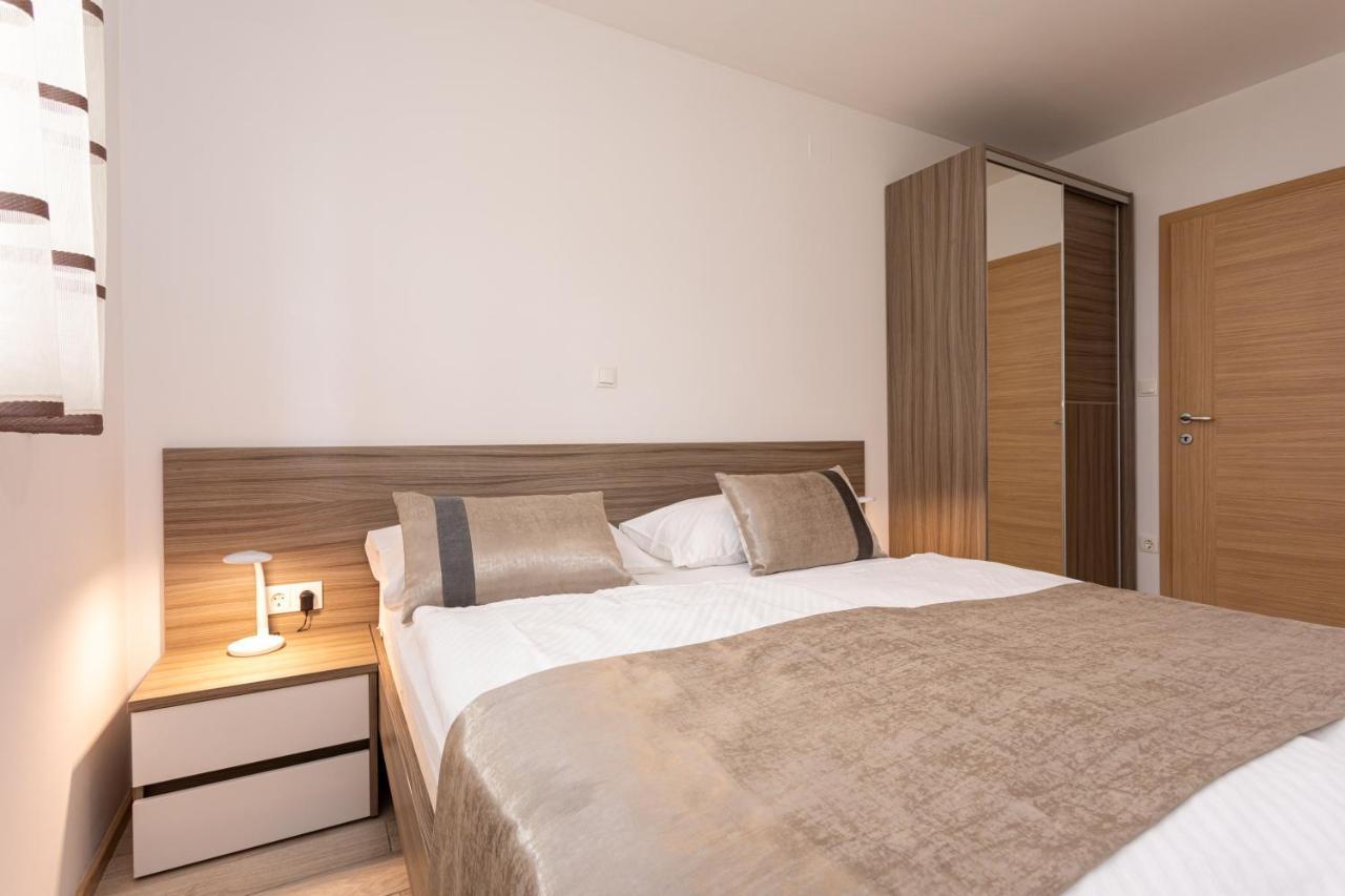 Apartments Crnekovic Tomislava 8 Baška Esterno foto