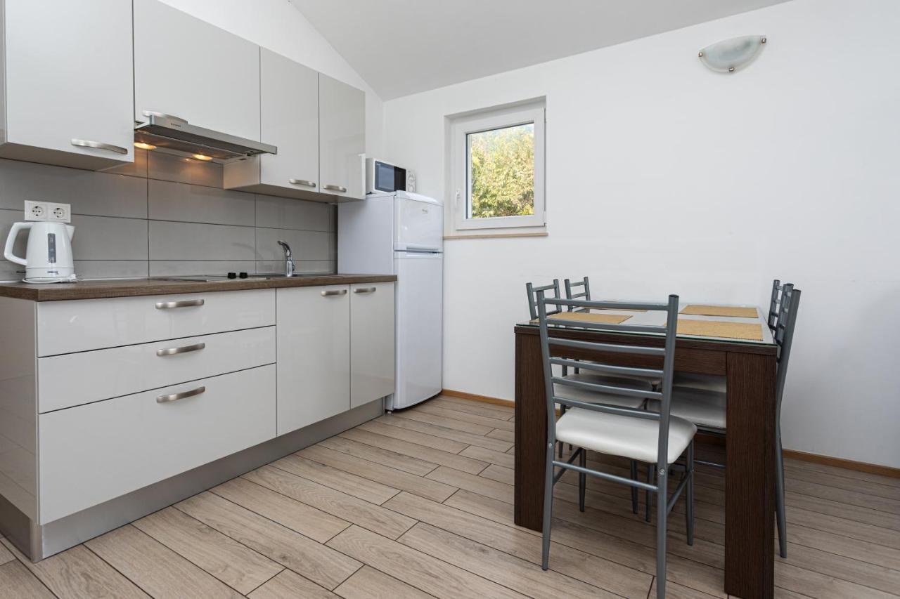 Apartments Crnekovic Tomislava 8 Baška Esterno foto