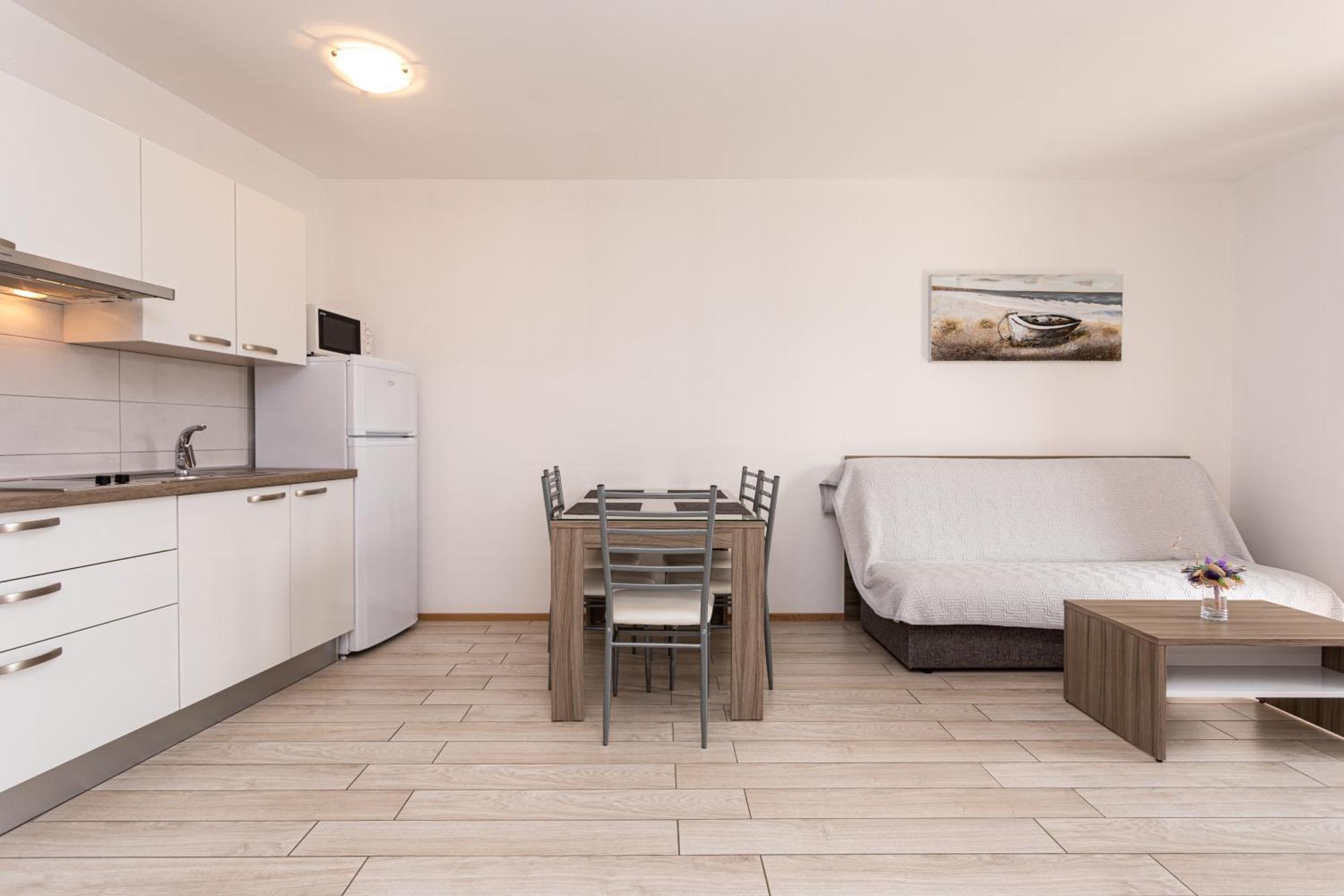 Apartments Crnekovic Tomislava 8 Baška Esterno foto