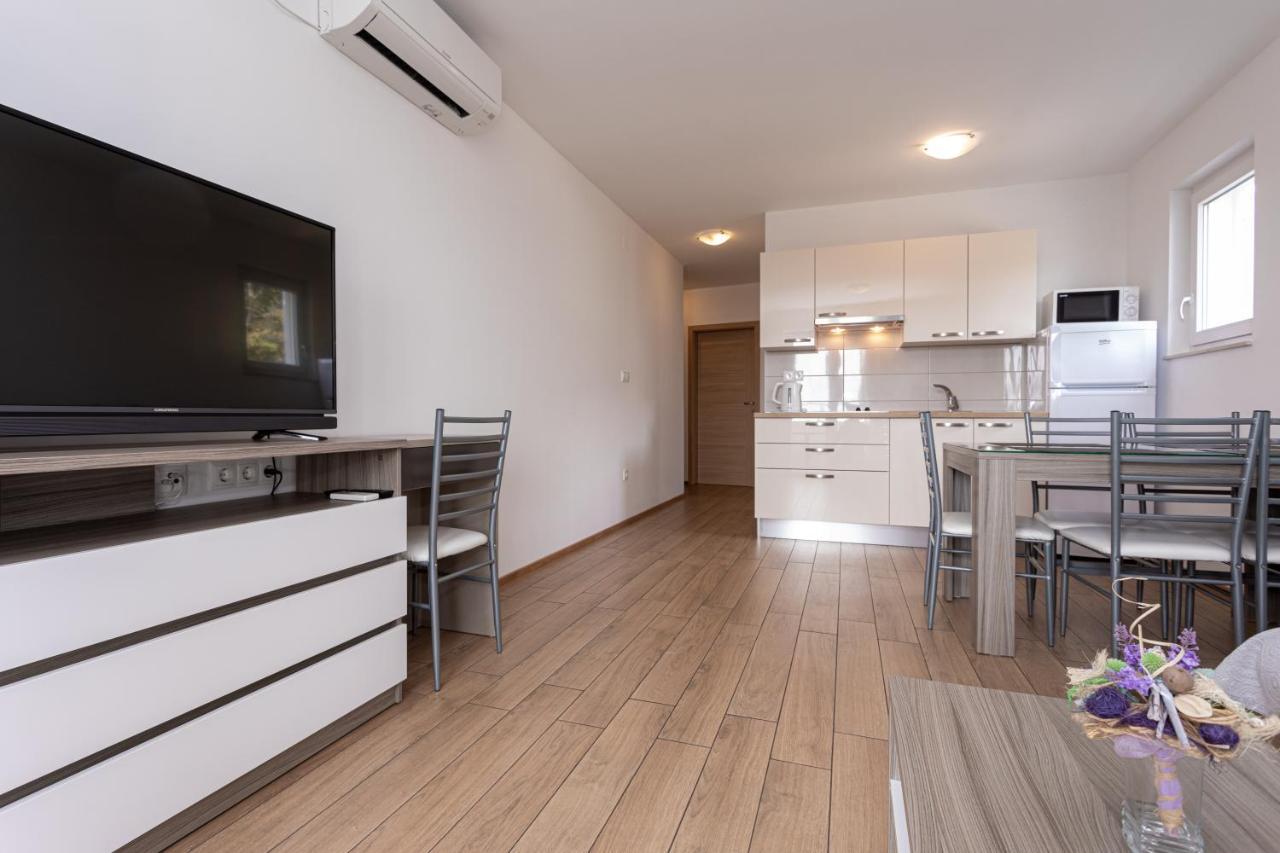 Apartments Crnekovic Tomislava 8 Baška Esterno foto