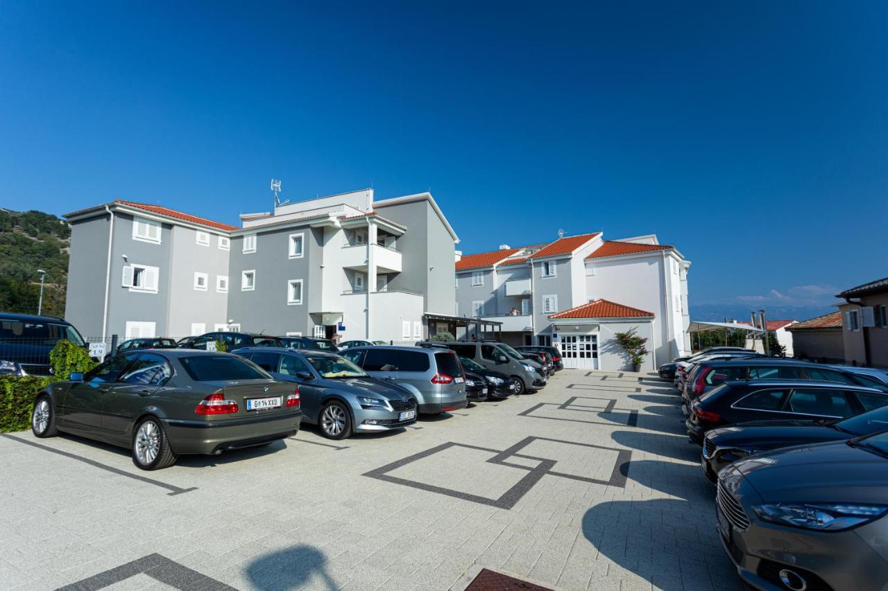 Apartments Crnekovic Tomislava 8 Baška Esterno foto