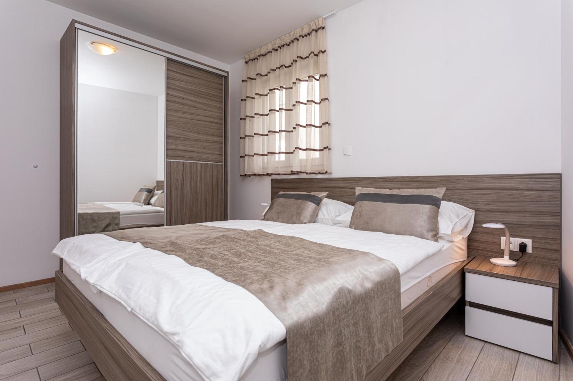 Apartments Crnekovic Tomislava 8 Baška Esterno foto