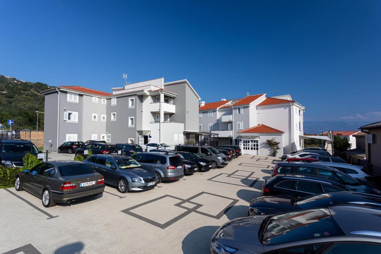 Apartments Crnekovic Tomislava 8 Baška Esterno foto