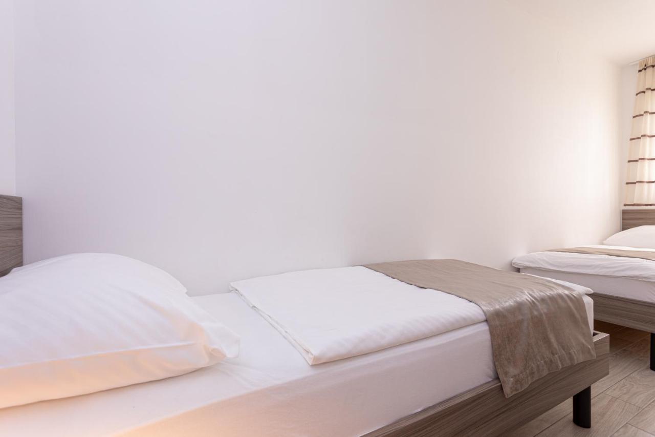 Apartments Crnekovic Tomislava 8 Baška Esterno foto